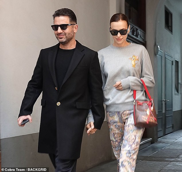 "chan dai" irina shayk khoe dang "boc lua", kieu sa tren san catwalk hinh 5