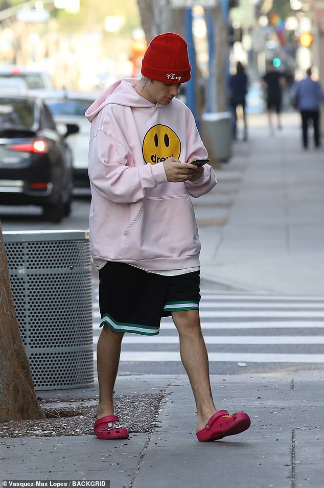 justin bieber mac do xue xoa, binh than di spa sau loat on ao tinh cam hinh 3