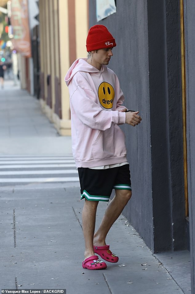 justin bieber mac do xue xoa, binh than di spa sau loat on ao tinh cam hinh 4