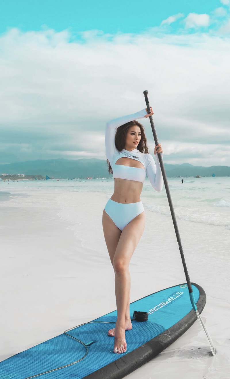 hoa hau phuong khanh tha dang tai bien boracay khoe vong eo san chac hinh 1
