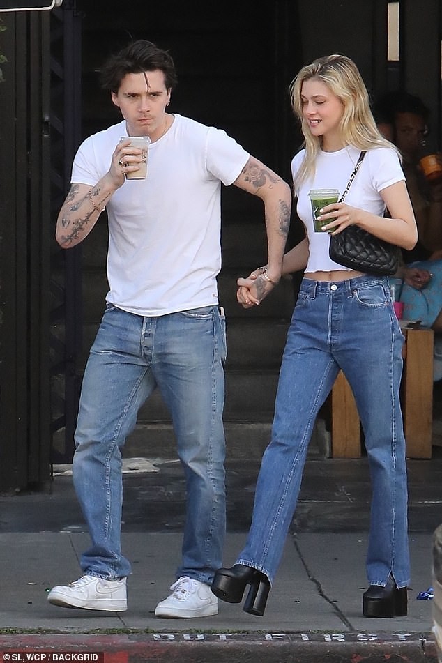 con trai david beckham va ban gai mac do doi, tinh tu nam tay dao pho hinh 2