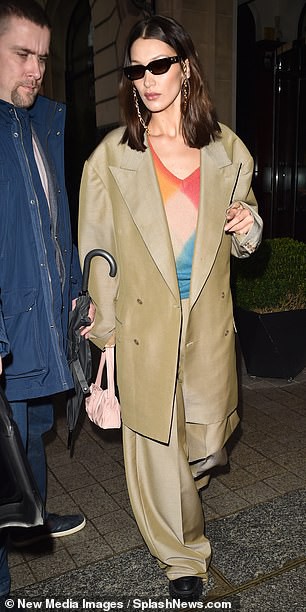 bella hadid mac do "qua kho" doc dao ra pho o paris hinh 4