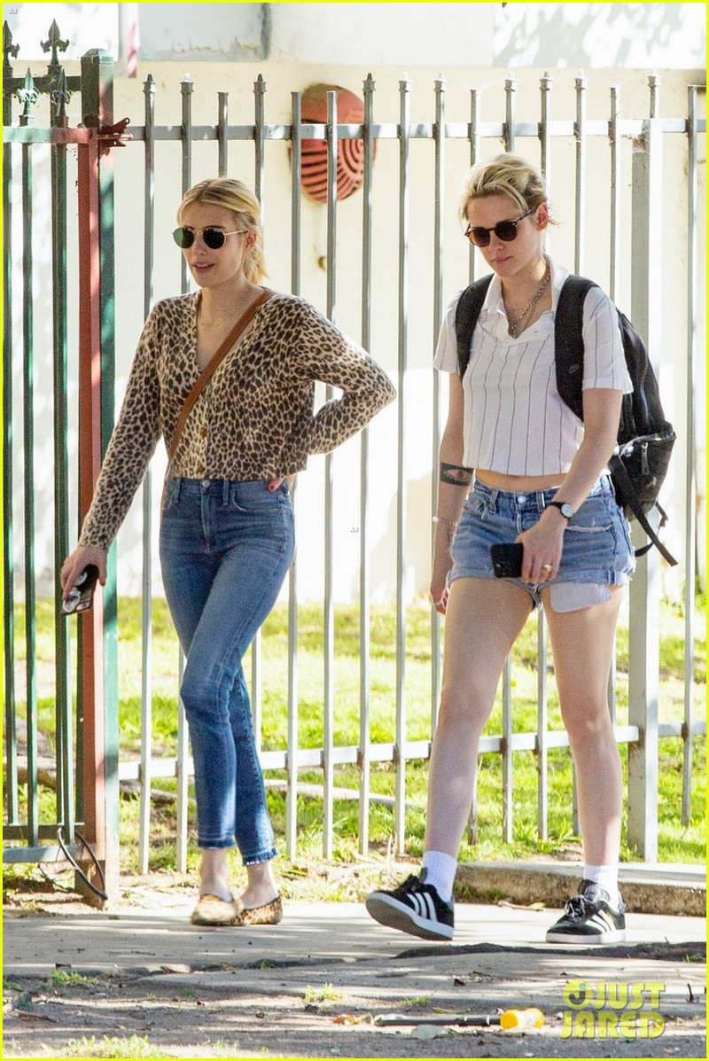 kristen stewart dien mao khac la khi di choi cung emma roberts o my hinh 2