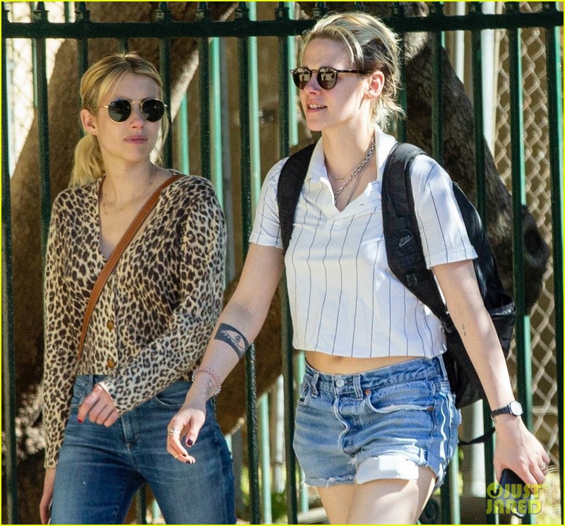 kristen stewart dien mao khac la khi di choi cung emma roberts o my hinh 3