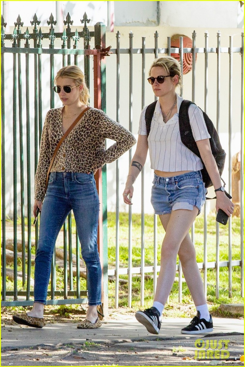 kristen stewart dien mao khac la khi di choi cung emma roberts o my hinh 5