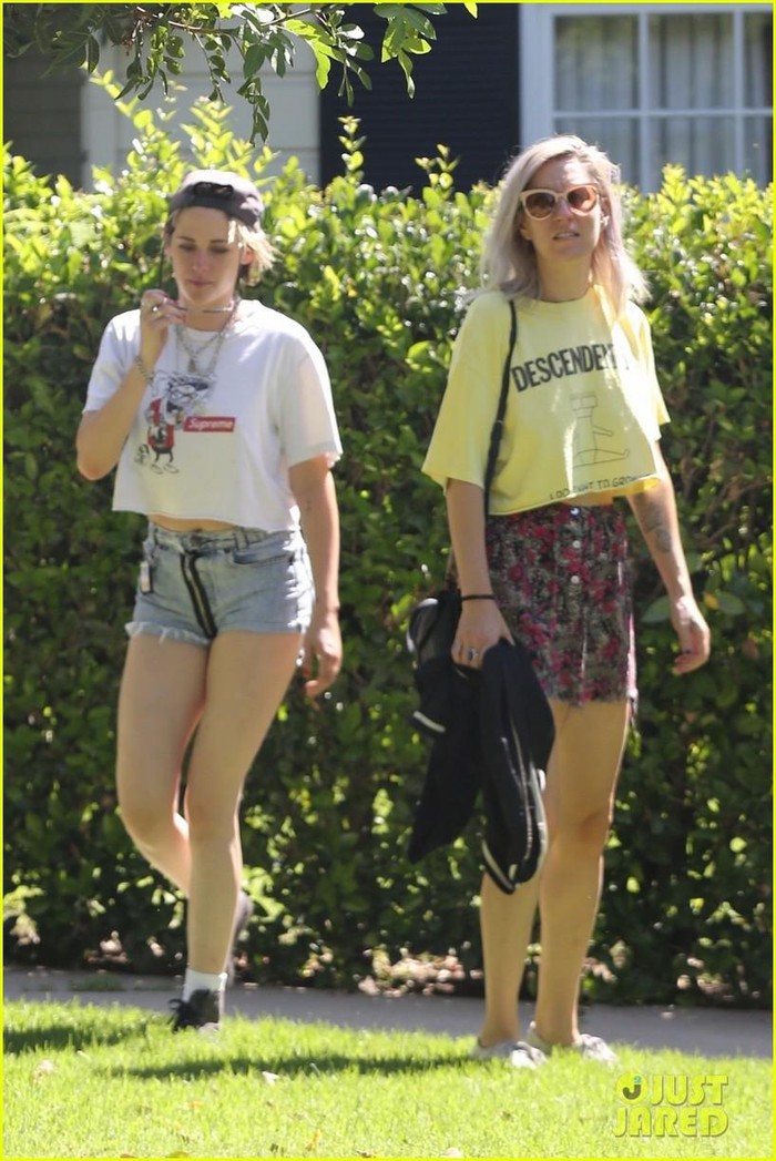kristen stewart dien mao khac la khi di choi cung emma roberts o my hinh 7