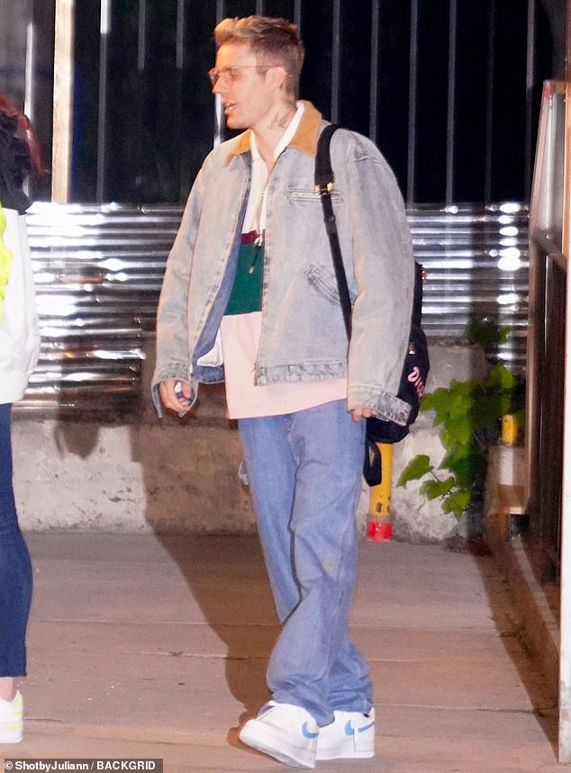 justin bieber cat toc dien trai sanh doi cung vo xinh dep tai khu nha tho hinh 4