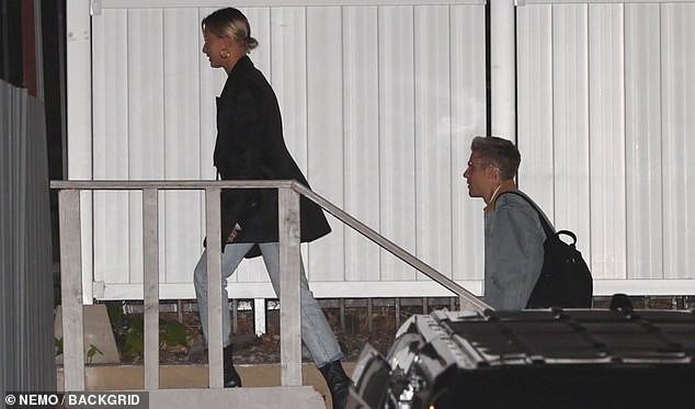 justin bieber cat toc dien trai sanh doi cung vo xinh dep tai khu nha tho hinh 5