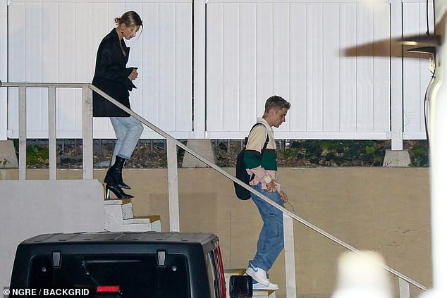 justin bieber cat toc dien trai sanh doi cung vo xinh dep tai khu nha tho hinh 7