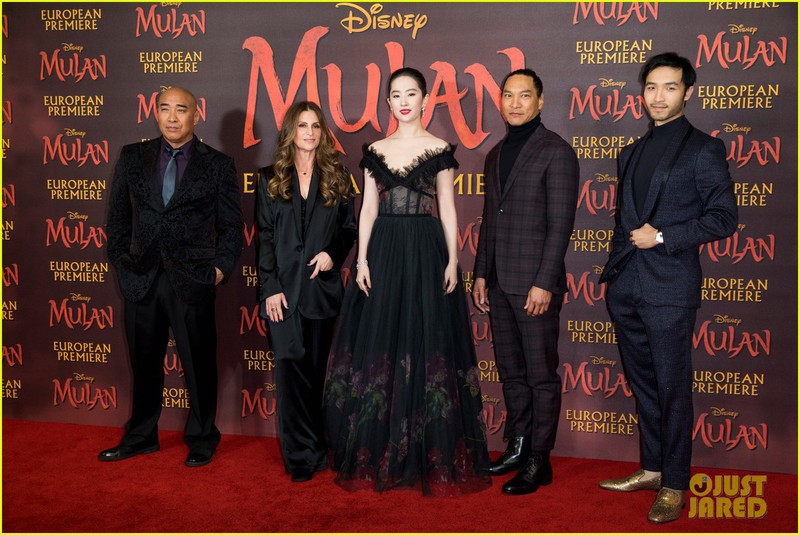 nhan sac kem xinh cua luu diec phi tai buoi cong chieu "mulan" o anh hinh 14