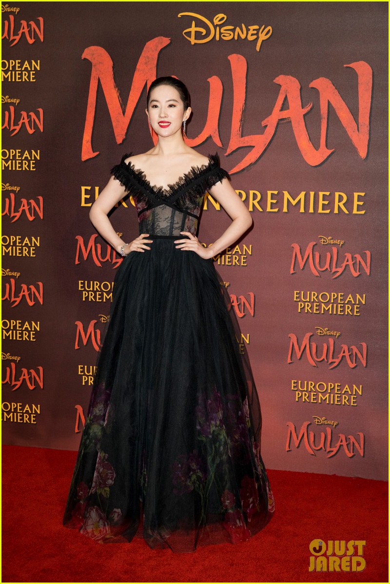 nhan sac kem xinh cua luu diec phi tai buoi cong chieu "mulan" o anh hinh 7