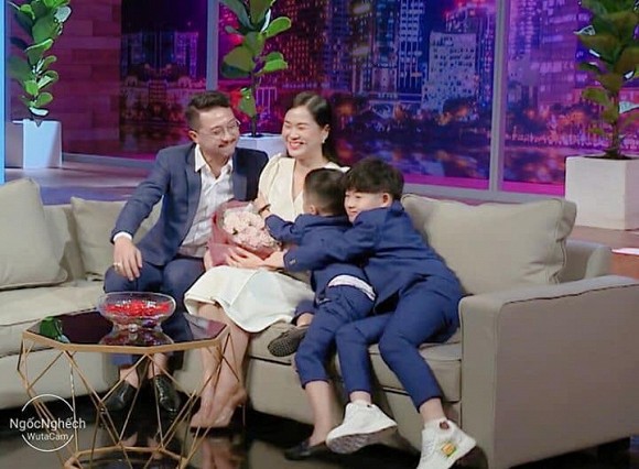 chuyen showbiz: huong tram gap bien co dau tien o my giua mua dich hinh 4