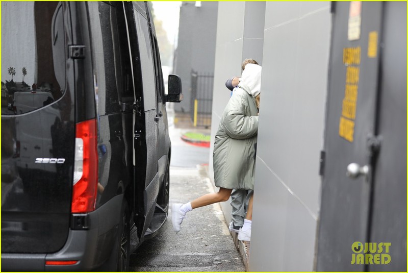 justin bieber deo khau trang dua vo den co so y te o my hinh 7