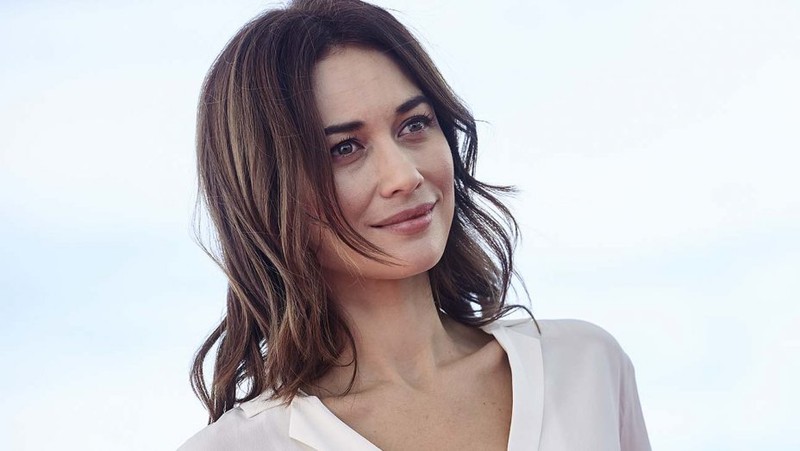 "bond girl" olga kurylenko xet nghiem duong tinh voi virus sars-cov-2 hinh 2