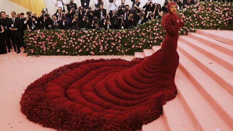 su kien thoi trang dinh dam met gala hoan to chuc vi dich covid-19 hinh 1