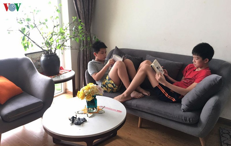 lam the nao de "o nha van vui" trong thoi gian cach ly xa hoi? hinh 2