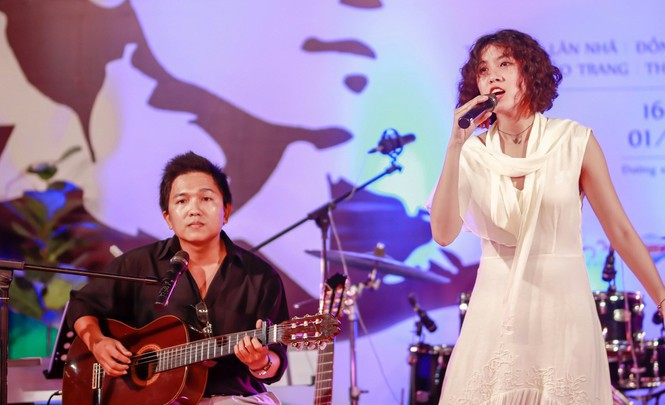co gai hat "ta da thay gi trong dem nay" vieng mo trinh cong son hinh 3