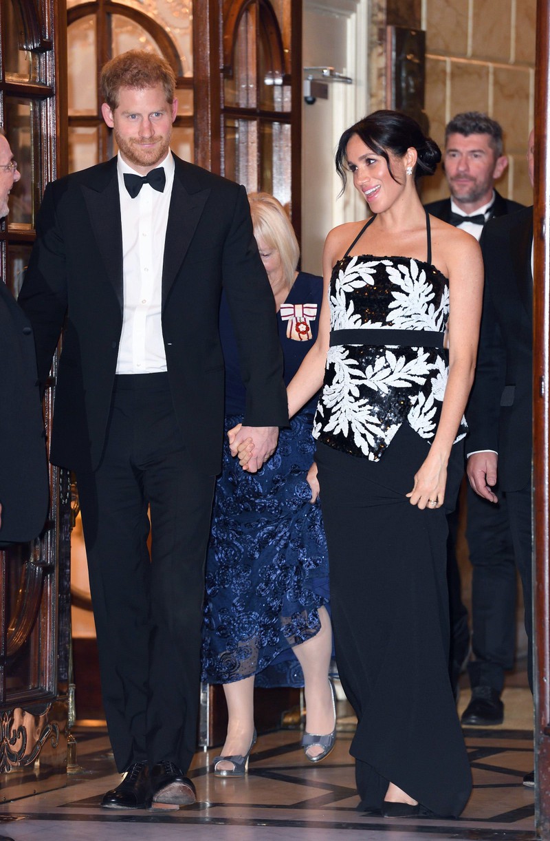 nhung bo vay dep nhat cua meghan markle khi con la thanh vien hoang gia hinh 12