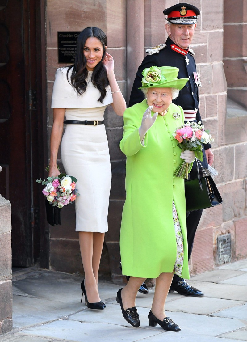 nhung bo vay dep nhat cua meghan markle khi con la thanh vien hoang gia hinh 5