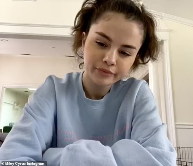 selena gomez duoc chuan doan bi roi loan luong cuc hinh 1
