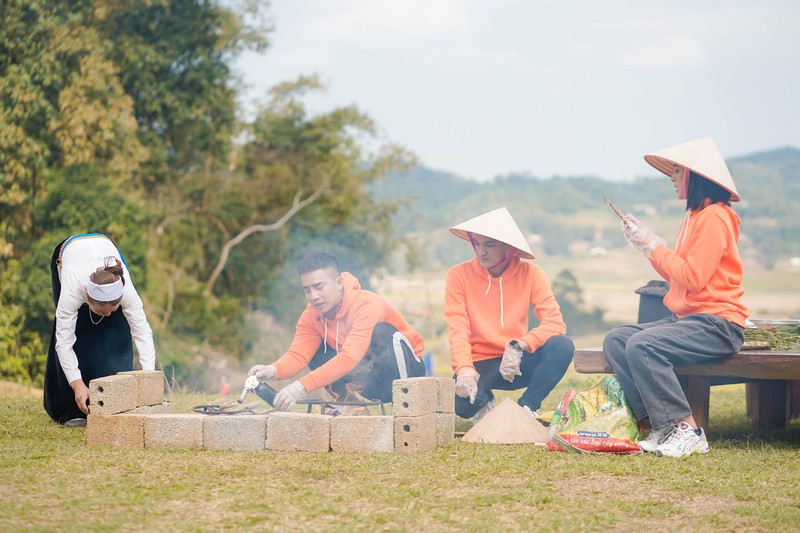 mac van khoa bat ngo tiet lo tai sao "da den mai khong trang noi" hinh 3