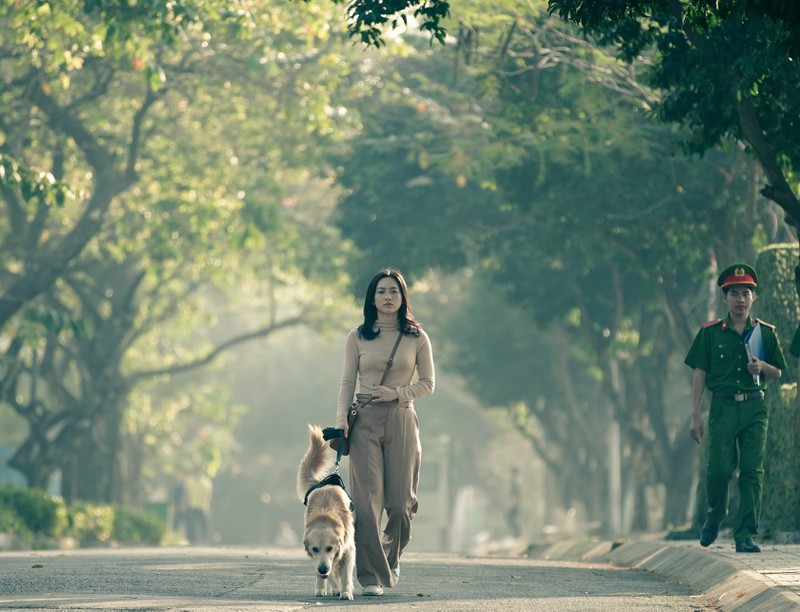 phuong anh dao thu thach ban than voi vai co gai mu hinh 1