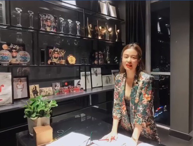 chuyen showbiz: khanh thi khoe anh dien ao tam nong bong 10 nam truoc  hinh 9