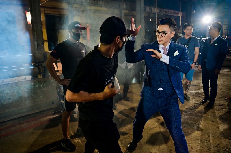 isaac "don tim" fan voi loat anh sieu dep trai o hau truong phim hanh dong hinh 2