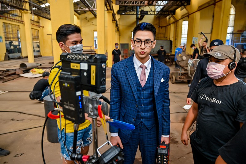 isaac "don tim" fan voi loat anh sieu dep trai o hau truong phim hanh dong hinh 5