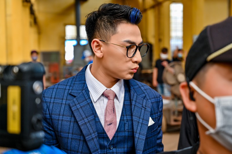 isaac "don tim" fan voi loat anh sieu dep trai o hau truong phim hanh dong hinh 6