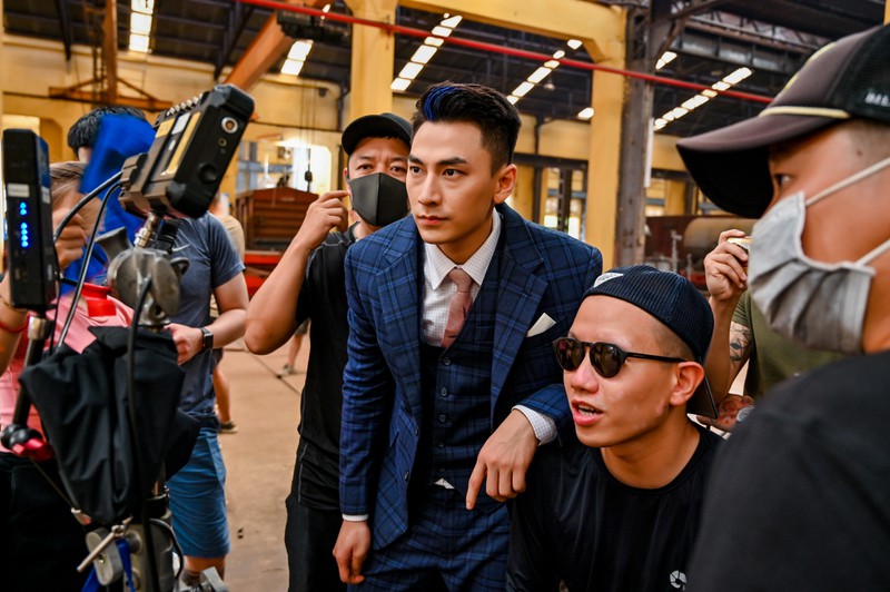 isaac "don tim" fan voi loat anh sieu dep trai o hau truong phim hanh dong hinh 10