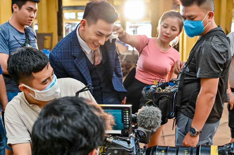 isaac "don tim" fan voi loat anh sieu dep trai o hau truong phim hanh dong hinh 11