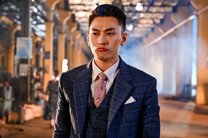 isaac "don tim" fan voi loat anh sieu dep trai o hau truong phim hanh dong hinh 14