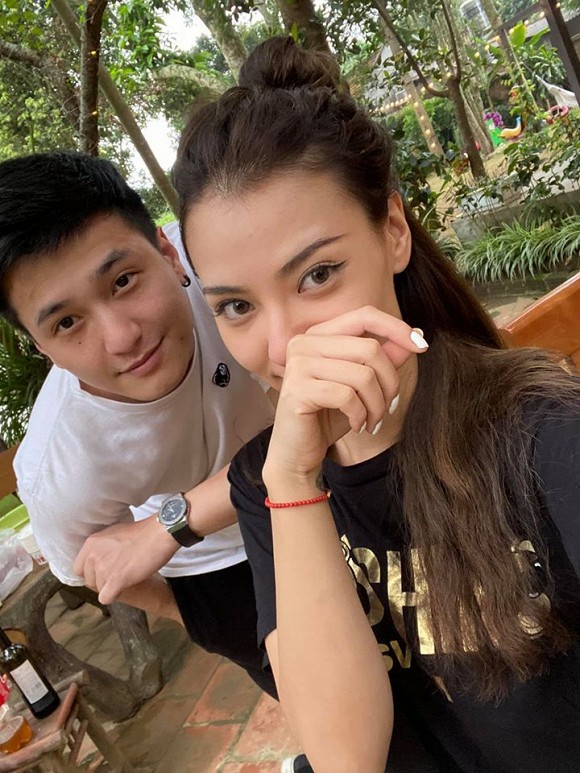 chuyen showbiz: khanh thi khoe anh ca nha "nhay mua" cuc dang yeu hinh 5