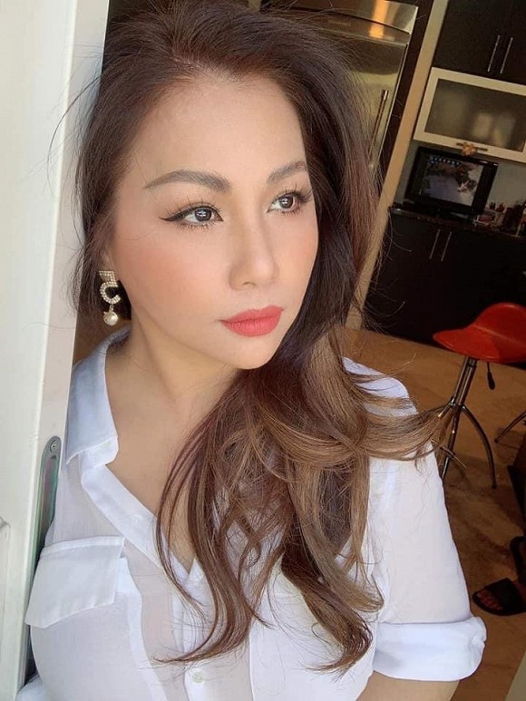 chuyen showbiz: khanh thi khoe anh ca nha "nhay mua" cuc dang yeu hinh 6