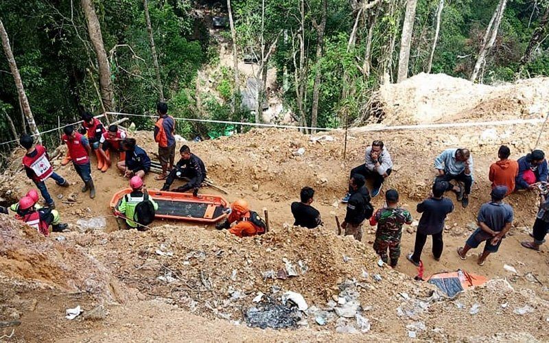 sap mo khai thac vang o indonesia, 9 nguoi thiet mang hinh 1