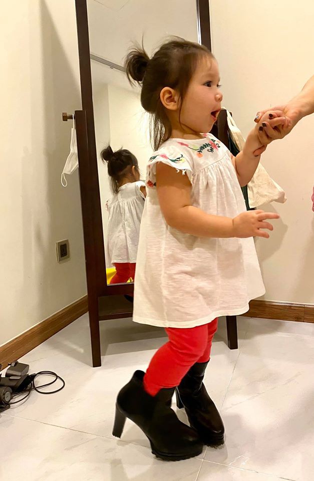 ngam con gai lai tay xinh xan, dang yeu cua sieu mau ha anh hinh 11