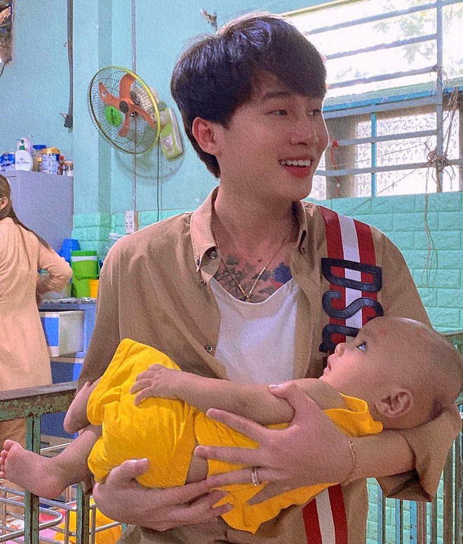 chuyen showbiz: ho ngoc ha mac do tam tao dang sanh dieu ben be boi hinh 8