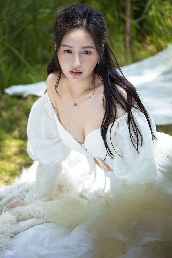 chuyen showbiz: ngoc lan "lot xac" dep hut mat sau khi ly hon thanh binh hinh 7