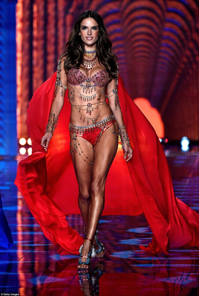 dan thien than noi y dinh dam cua victoria's secret ngay ay - bay gio hinh 11