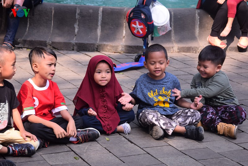 moi de doa cua dich covid-19 doi voi tre em indonesia hinh 1