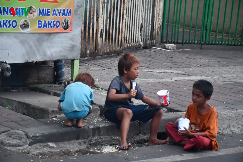 moi de doa cua dich covid-19 doi voi tre em indonesia hinh 2