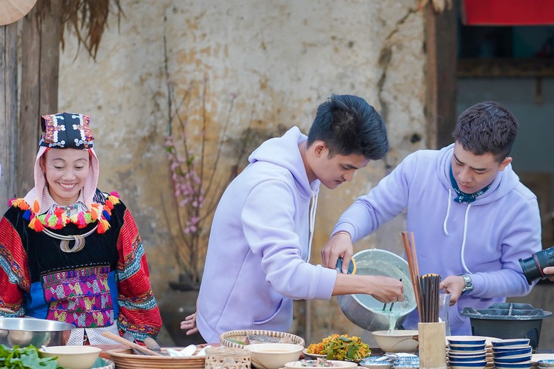 do duy nam gian doi doi bo ve sau nhieu cu "choi xo" cua mac van khoa hinh 2