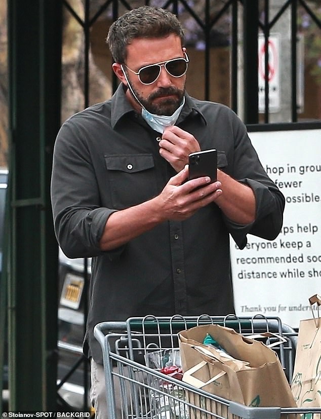 ban gai ben affleck va con rieng cua ban trai than thiet di mua sam hinh 2