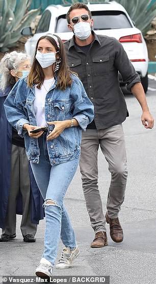 ban gai ben affleck va con rieng cua ban trai than thiet di mua sam hinh 7