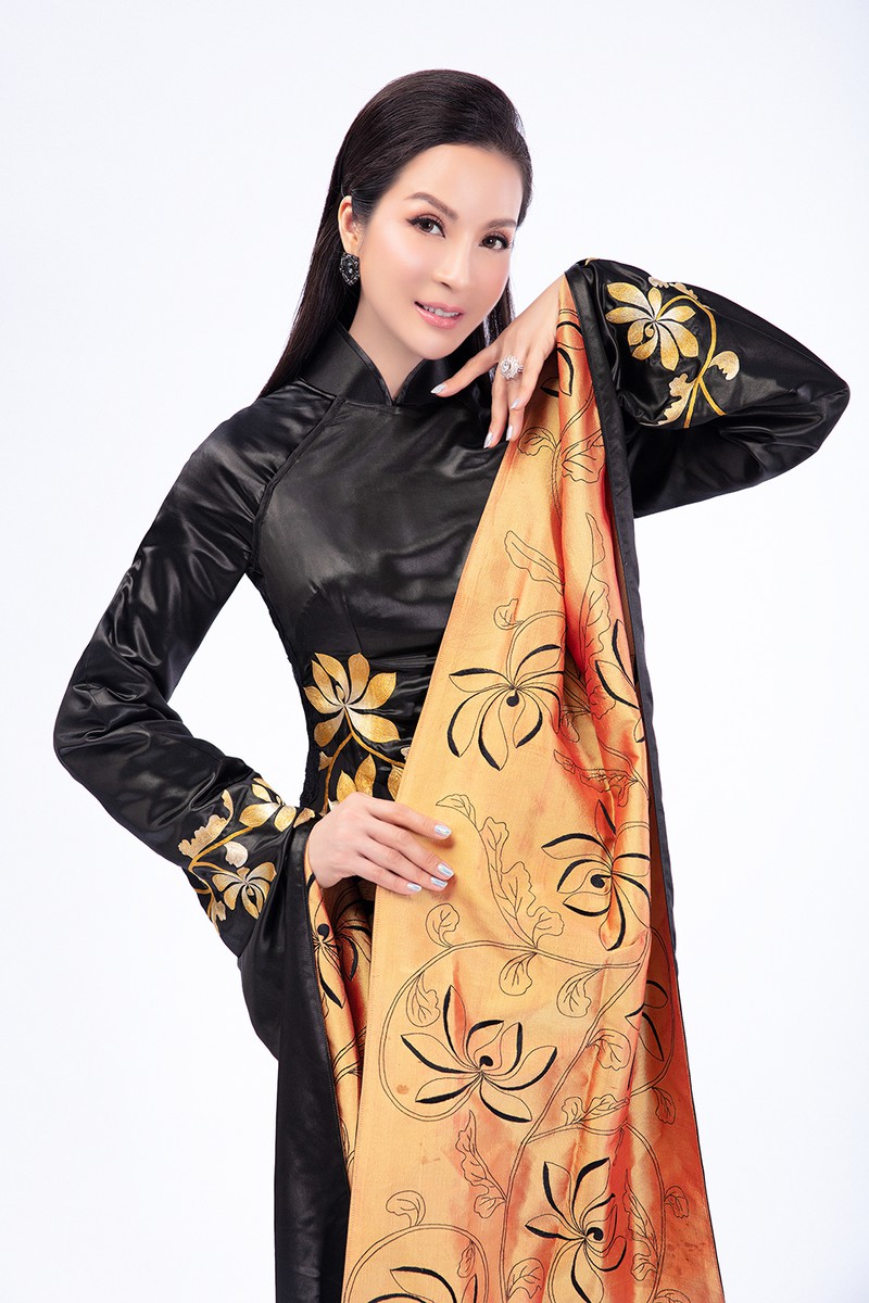 mc thanh mai tha dang cung ao dai tren sa mac israel hinh 11