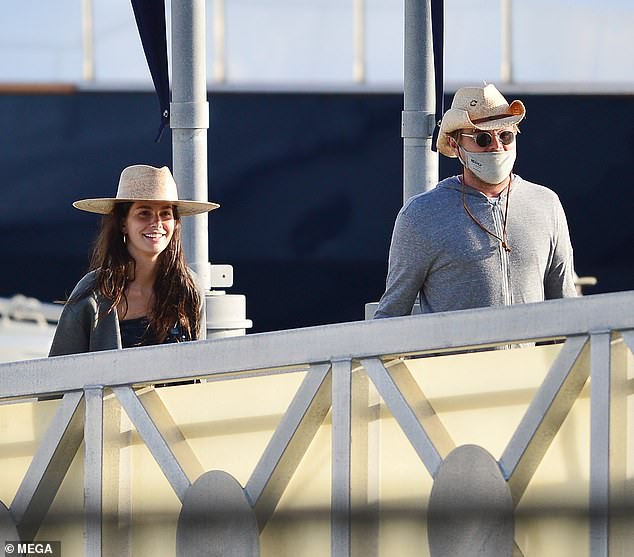 ban gai leonardo dicaprio rang ro don tuoi moi tren du thuyen hinh 5