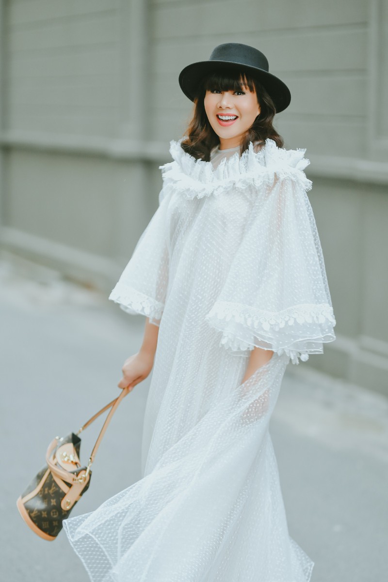hoa hau hang nguyen tu phoi do chup anh street style hinh 1