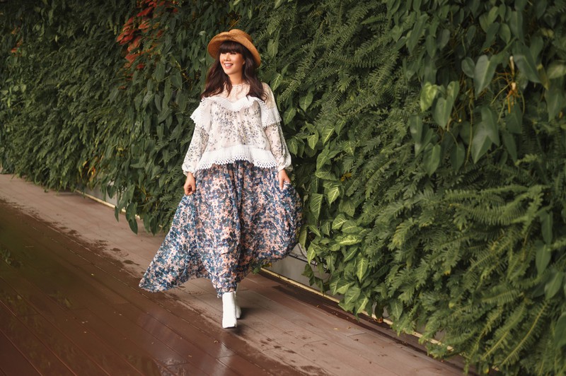 hoa hau hang nguyen tu phoi do chup anh street style hinh 10