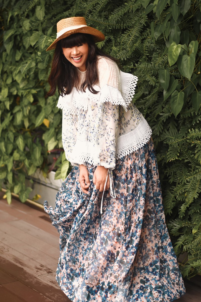 hoa hau hang nguyen tu phoi do chup anh street style hinh 11